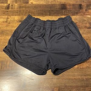 Girls L black athletic shorts